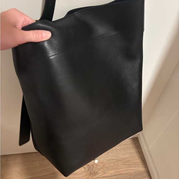 Madewell Black Essential Black Bucket Bag Tote - Picture 4 of 4